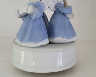 Vintage Kissing Angels Music Box Figurine  Made in Japan
