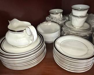 Royal Doulton Sarabande H Dinnerware Set