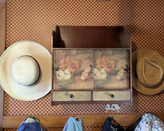 Chicken deco shelf