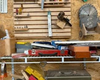 Drill bits and boring tools