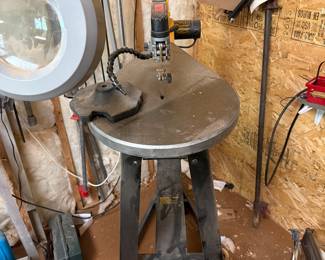 DeWalt DW788 20-inch variable-speed scroll saw mounted on a DeWalt DW7880 heavy-duty metal stand. 