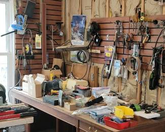 Varios woodworking tools