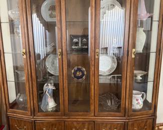 Vintage Drexel Heritage China Cabinet