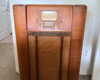 Antique Floor Model Radio (Waterfall Top)