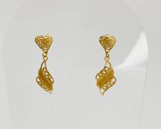 Delicated Gold Dangle Earrings