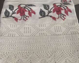 Piano/table scarf with fancywork
