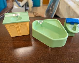 Vintage 1960's Wolverine Dollhouse bathroom furniture