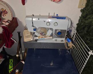 Montgomery Ward Signature Sewing Machine