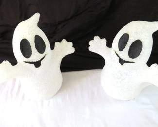 some more Halloween ghosts