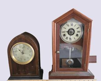 Two Vintage Mantle Clocks 2 pcs