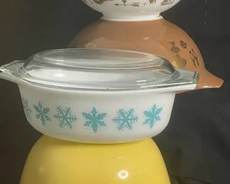 Vintage Pyrex Bowls  Casserole Dish With Lid