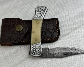 Damascus Steel Fixed Blade Knife w/ Sheath