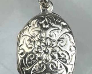 925 Silver Oval Two-Sided Daisy Filigree Locket Pe