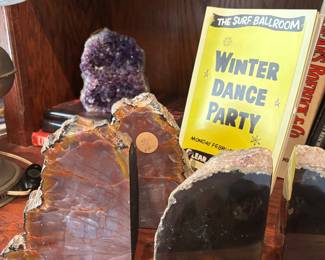 Bookends, book ends!! Cut stone... super fine