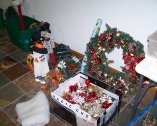 WREATHS & MORE HOLDAY