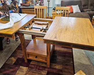 Extending dining table