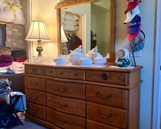 Vanity dresser