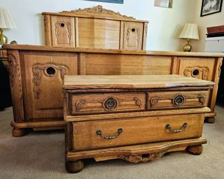 Bedroom furnishing set