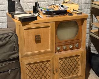 This item is a vintage Admiral television console, likely from the late 1940s or early 1950S 