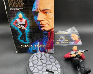 Jean-Luc Picard Statue