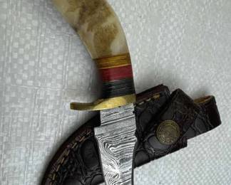 Damascus Steel Fixed Blade Knife w/ Sheath