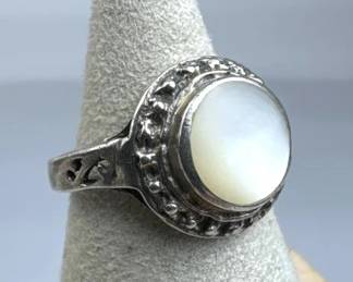 925 Silver Round Mother of Pearl Ring