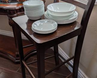 Corelle Country Cottage Vitrelle glass dishes, a pattern from 1999 featuring delicate blue blossoms and green hearts. 