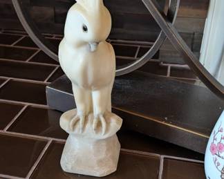 This vintage Italian cockatoo bird sculpture is crafted from alabaster stone. 