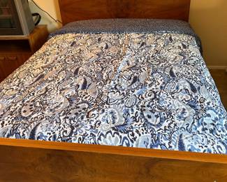 reversible full/queen bedding