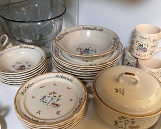 INTERNATIONAL HEARTLAND stoneware set