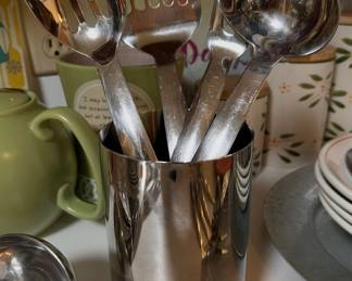 ONEIDA stainless utensils and holder