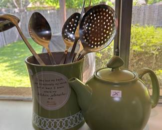 CHANTAL simmering tea pot