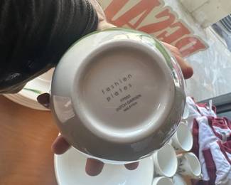 Dutch Garden Dishware Set