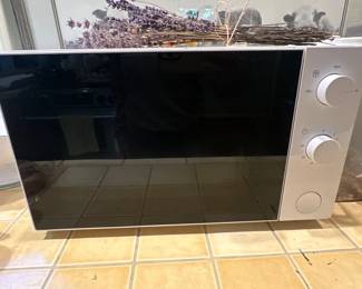 Compact White Microwave Oven