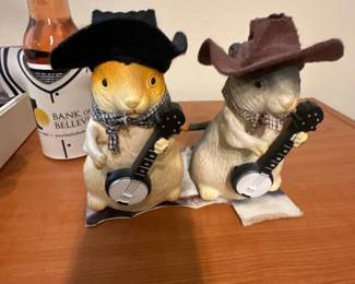Country Mouse Banjo Figurines Pair