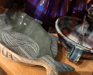 . Tim Chamberlain stamped pottery. a fish that can used to serve many things in it. Approximately 9.5" long and 7" wide. Excellent condition - [ ] 