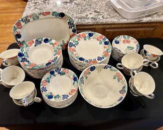 Bordeaux 12-piece dining set with platter & bowl