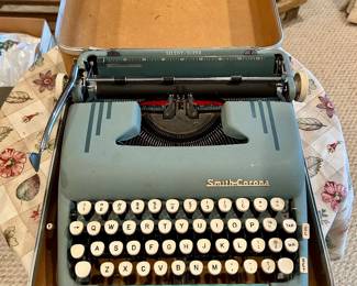 Vintage Smith-Corona Silent-Super portable typewriter with case