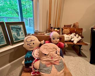 Vintage dolls, teddy bears and nostalgic children’s toys