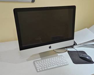 Apple all in one desk top computer 