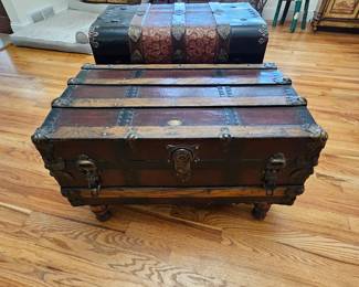 Coffee table trunk