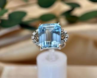 Diamond and aquamarine ring