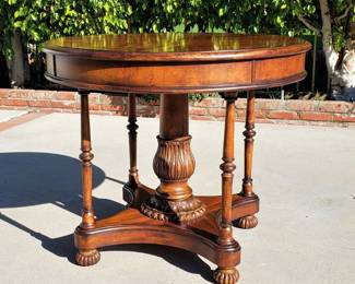 Higher end round table, Cerejeira mahogany