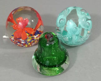 Lot 263: Vintage Paperweights