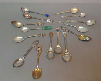 Lot 191: Sterling Souvenir Tea Spoons (63+dwt)