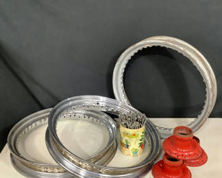 Lot 306: MG Wheel Parts