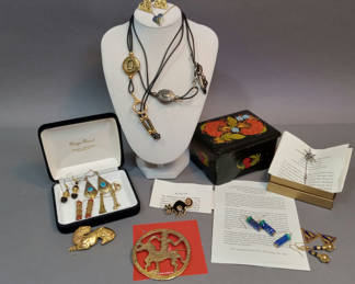 Lot 186: I Got This At the Museum Gift Shop