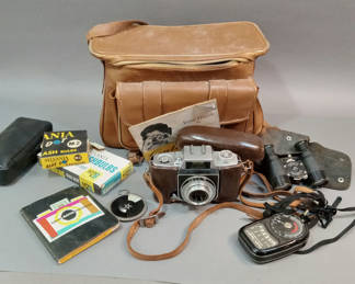 Lot 326: Vintage Graflex Century 35A Film Camera & More