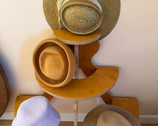 Cercal Table ! Hats!
