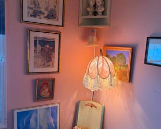 Nice Corner Sit read, look at art!